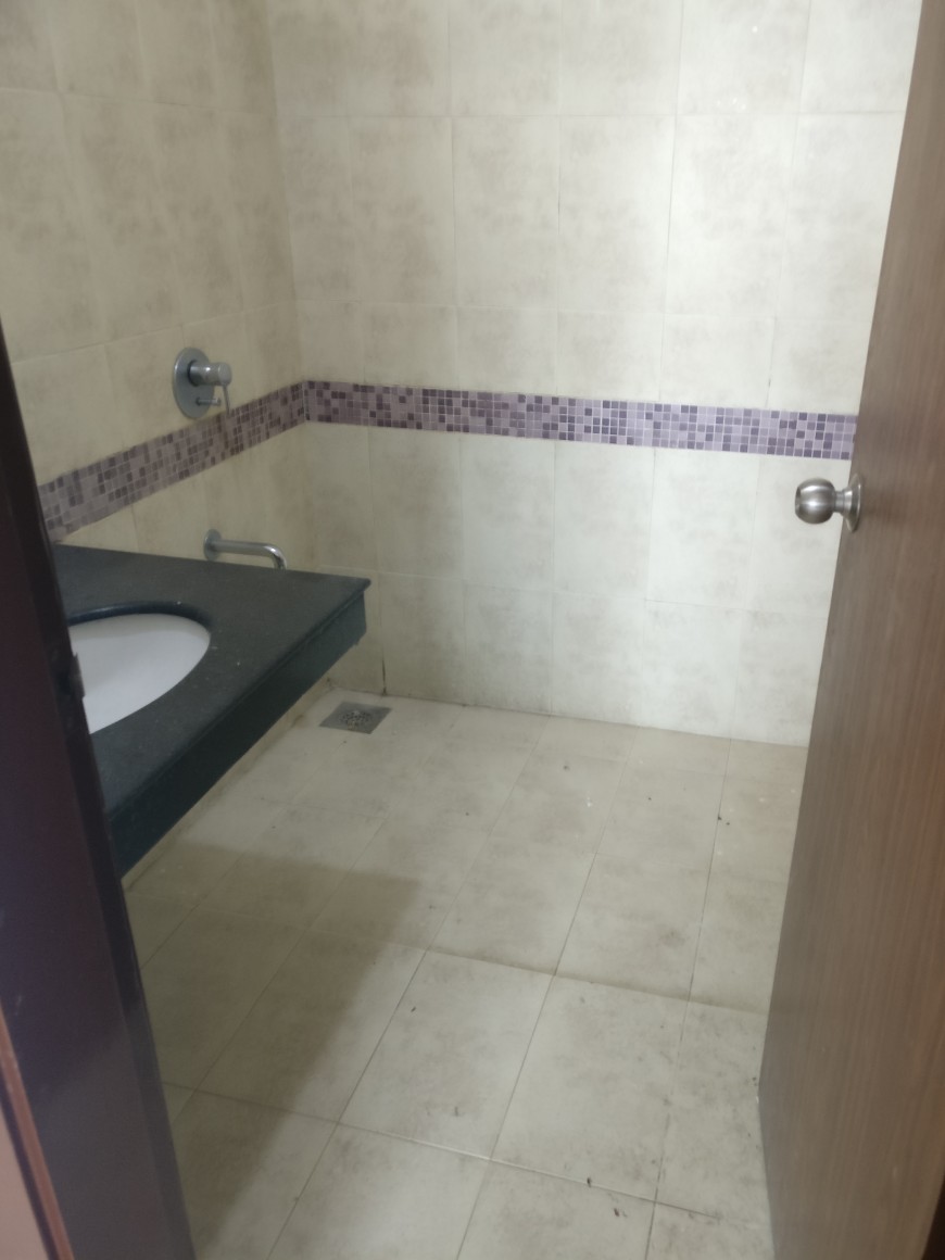 Bathroom 2 - Oberoi Splendor, Andheri East