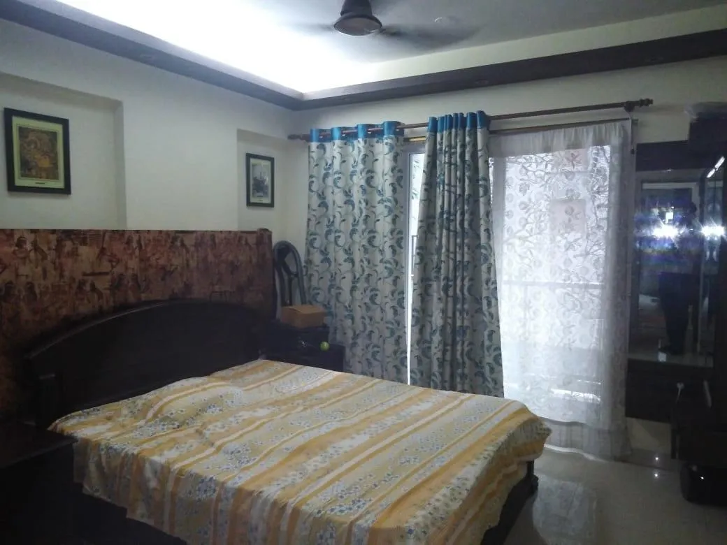 2 BHK Flats on Rent in Juhu Breeze CHS, Santacruz West