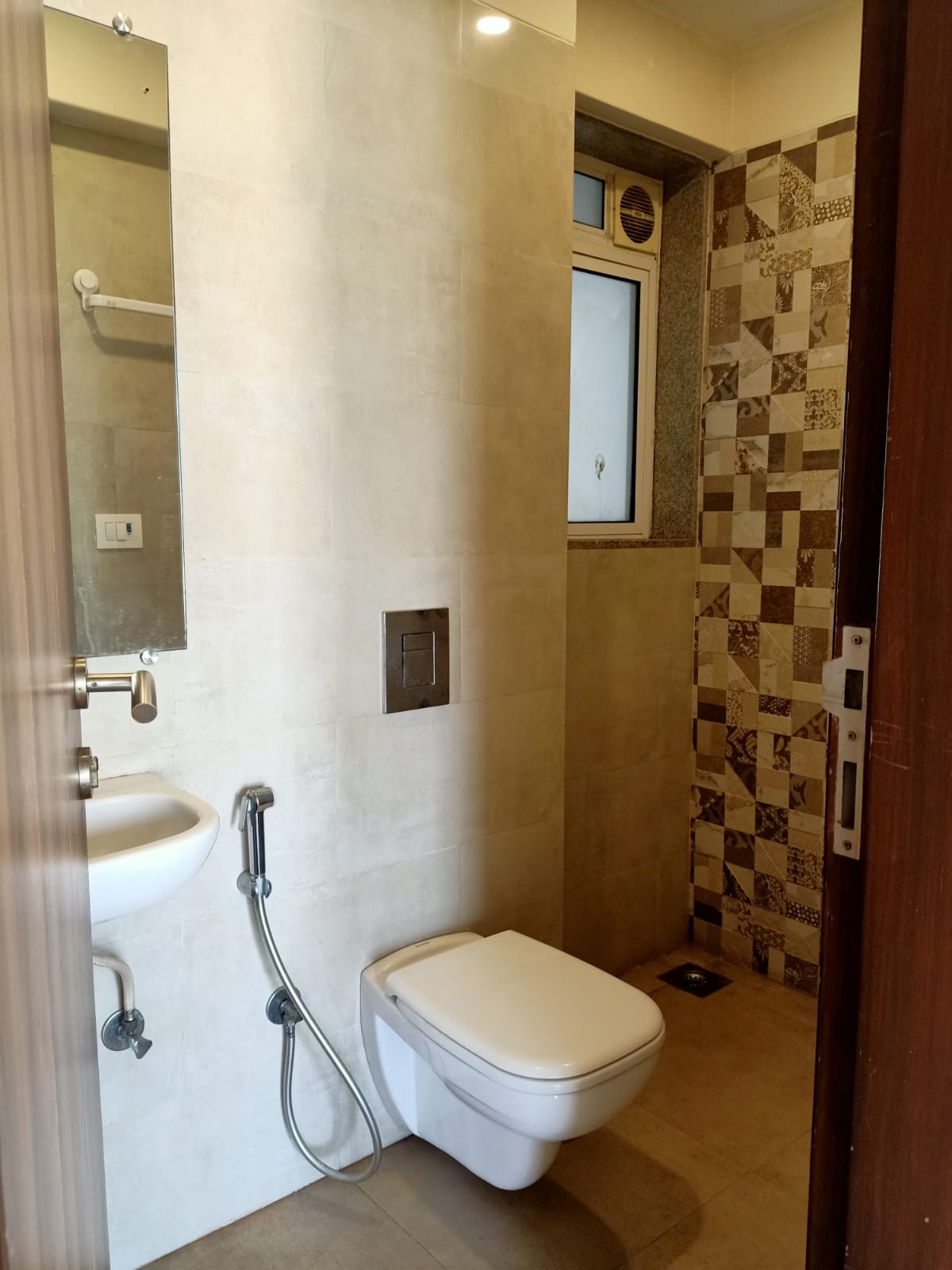 11 - Supreme 19, Andheri West