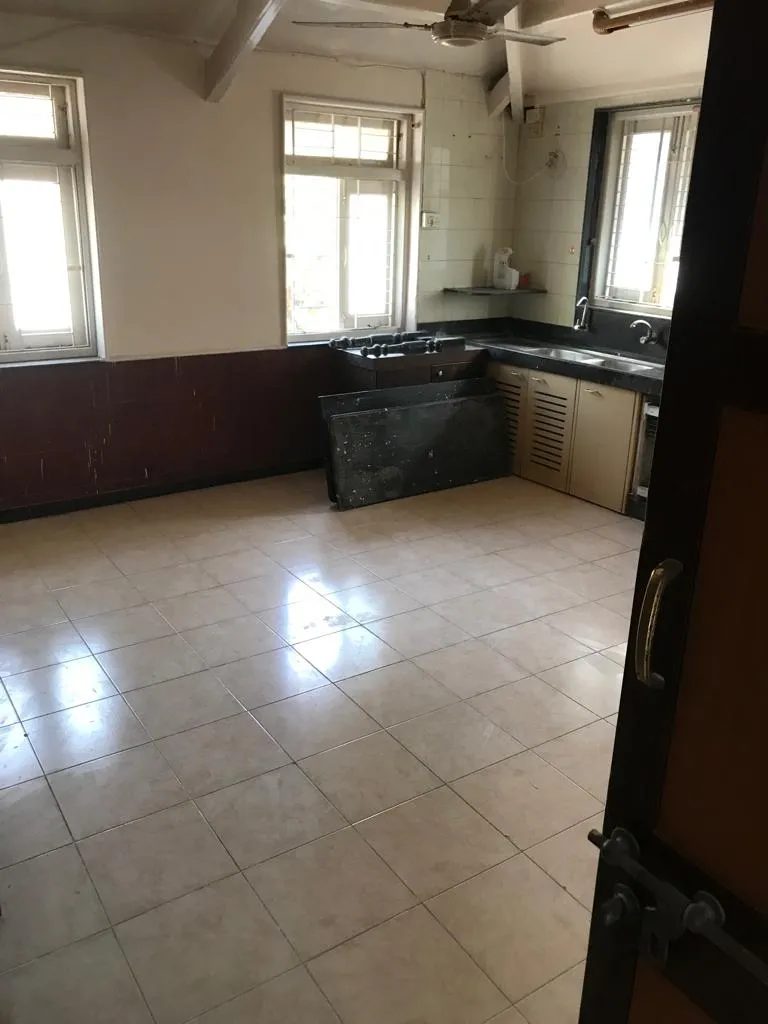 3 BHK Flats on Rent in Jer Mansion, Marine Lines