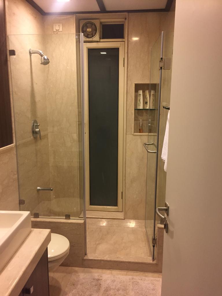 Master Bathroom - Kalpataru Horizon, Worli