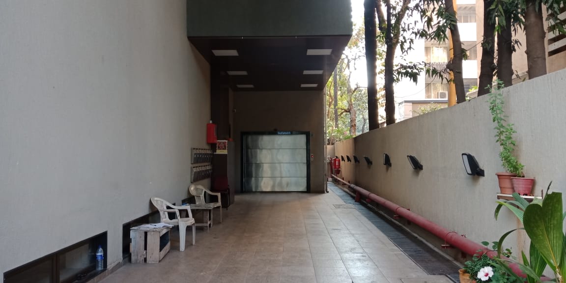 Lobby - Midsummer, Santacruz West