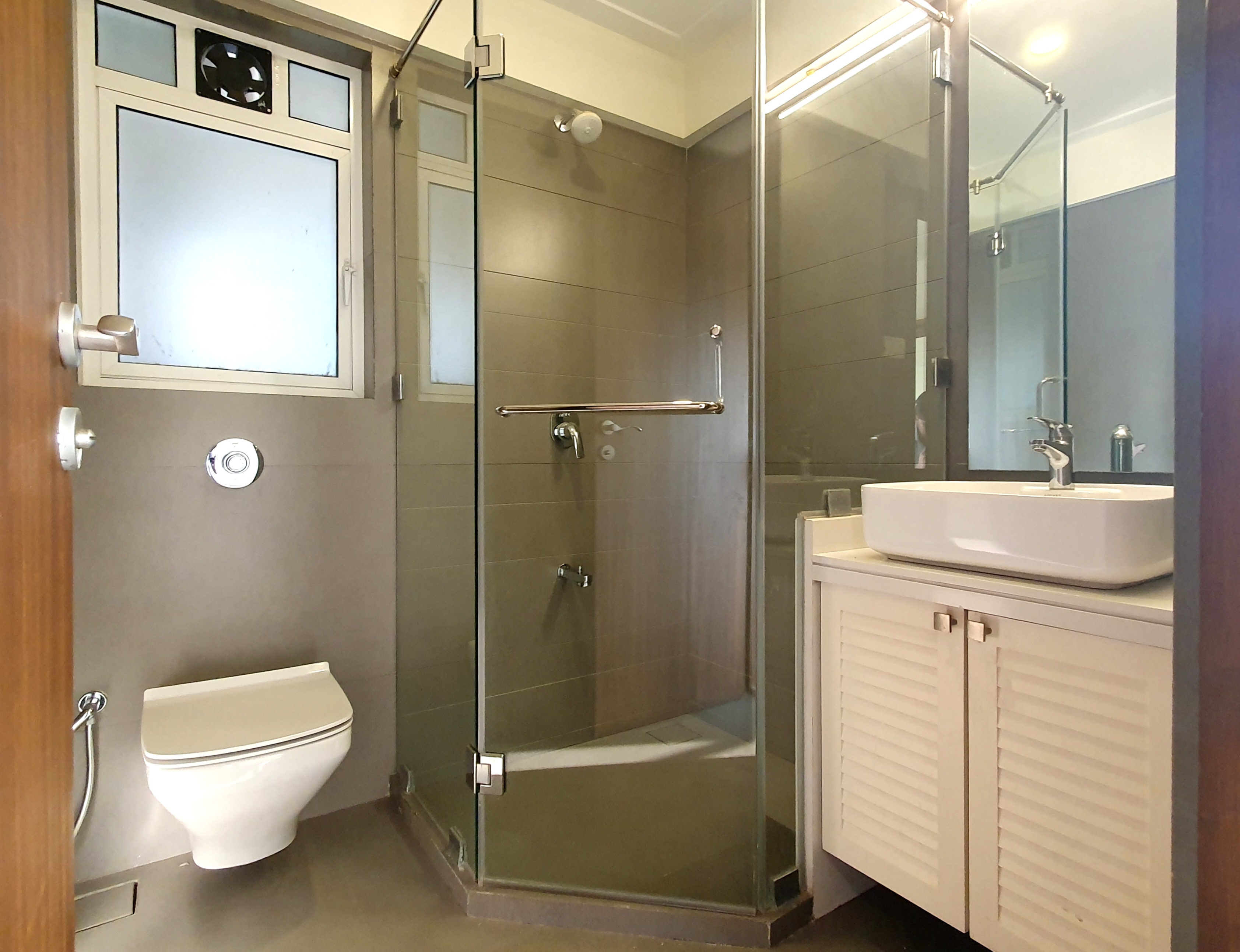 17 - Windsor, Bandra West