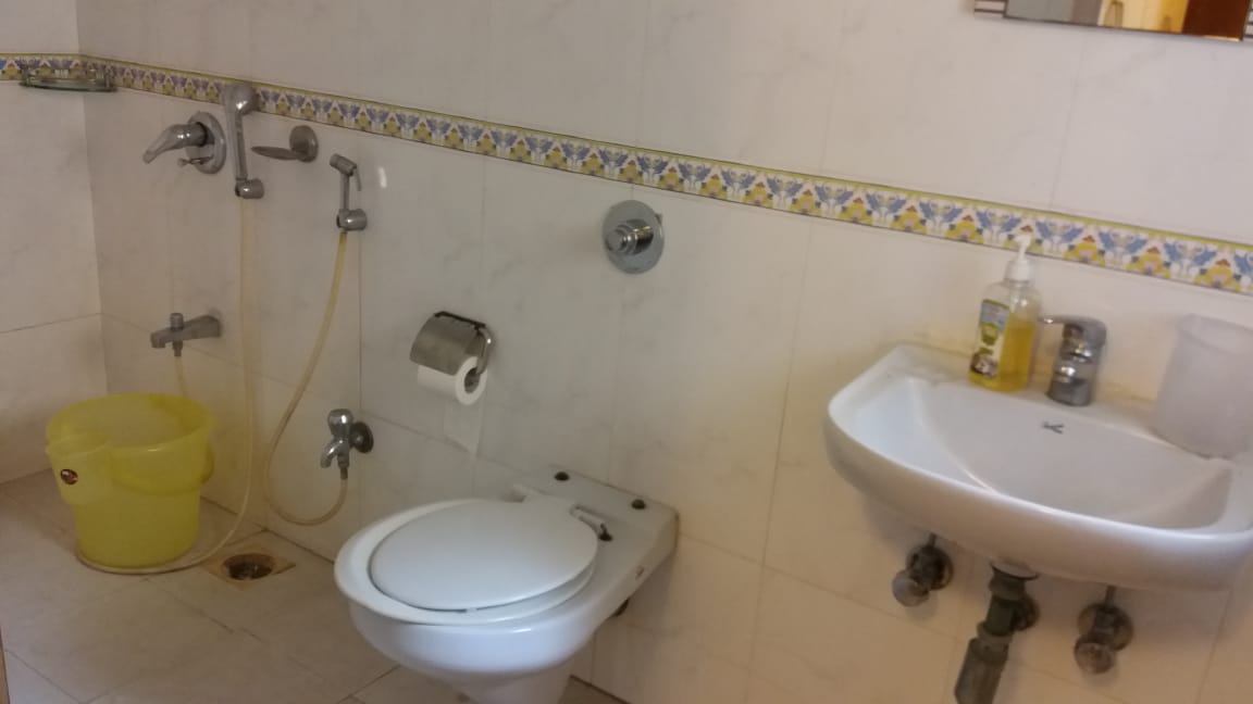 Bathroom 21 - High Tide, Juhu