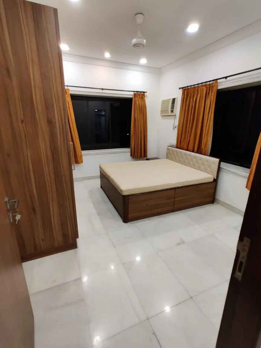 4 BHK Flats for Sale in Panoramic View, Khar West