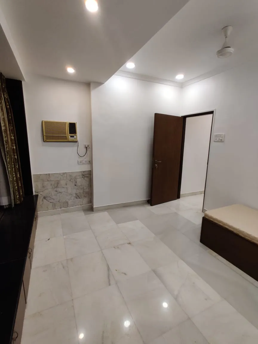 4 BHK Flats for Sale in Panoramic View, Khar West