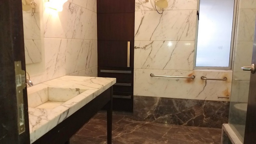 Bathroom 2 - Poonam Apartments, Juhu