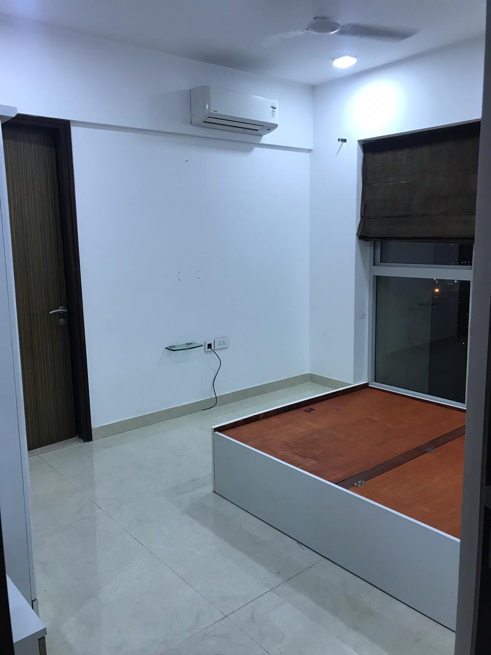 Building - Lodha Venezia, Parel