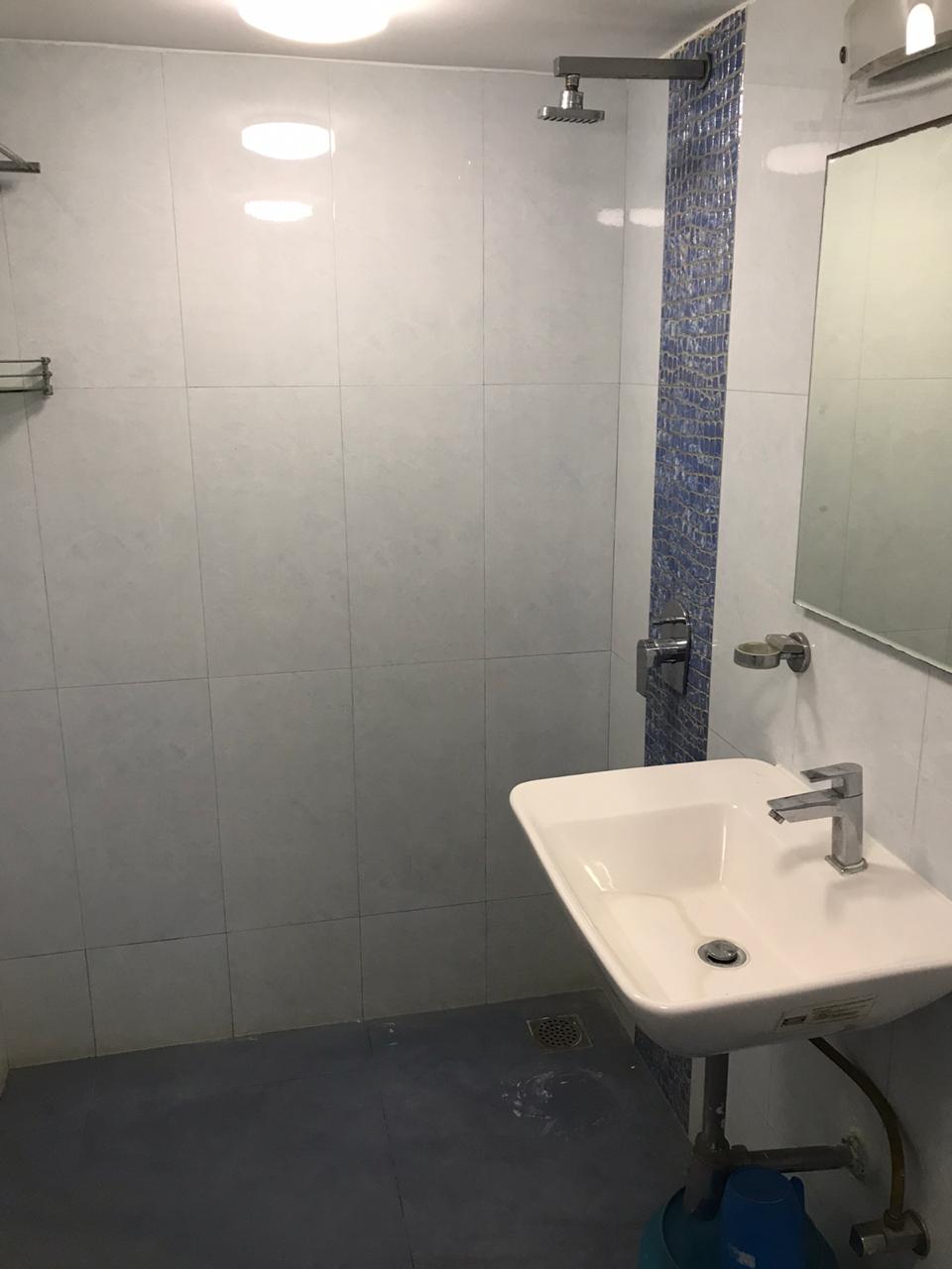 Bathroom 22 - Vaitarna, Worli