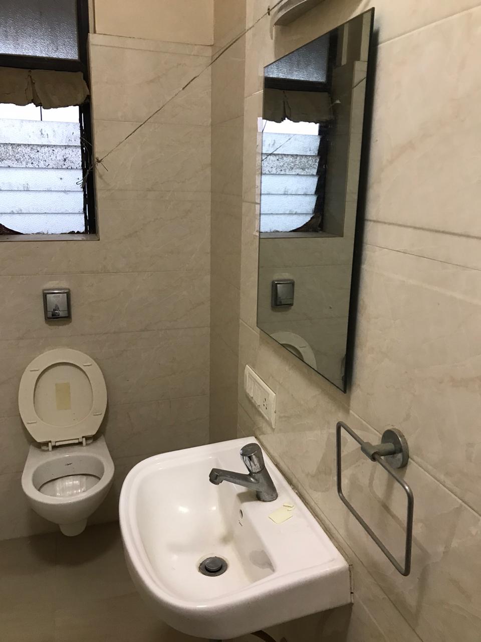 Bathroom 23 - Vaitarna, Worli