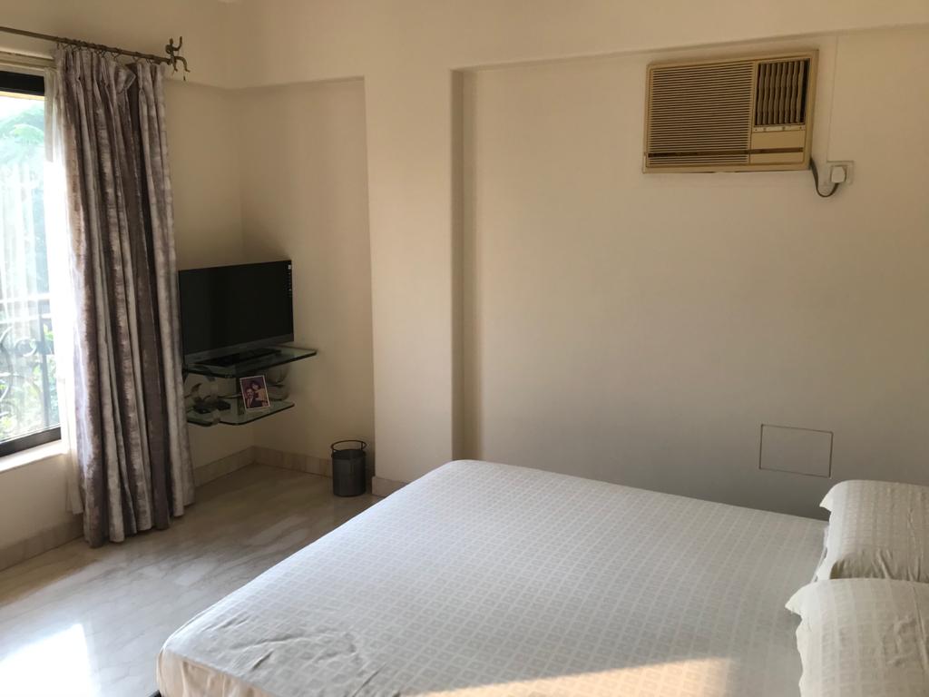 Master Bedroom - Trailokya, Khar West