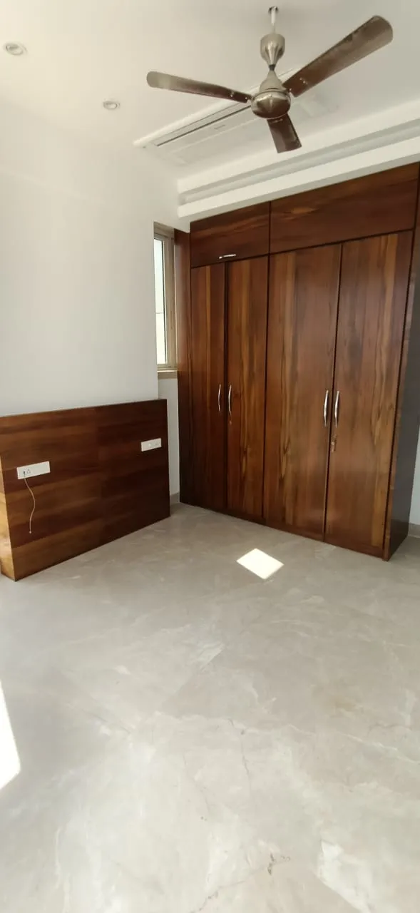 5 BHK Flats on Rent in Seasons Residency, Santacruz West