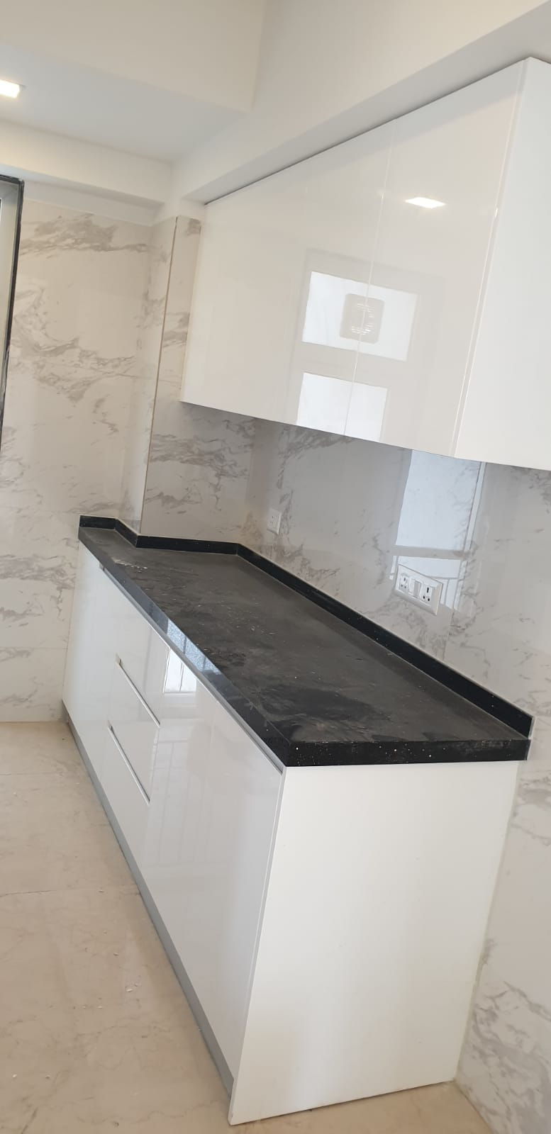 3 BHK Semi Furnished in Ruparel Ariana