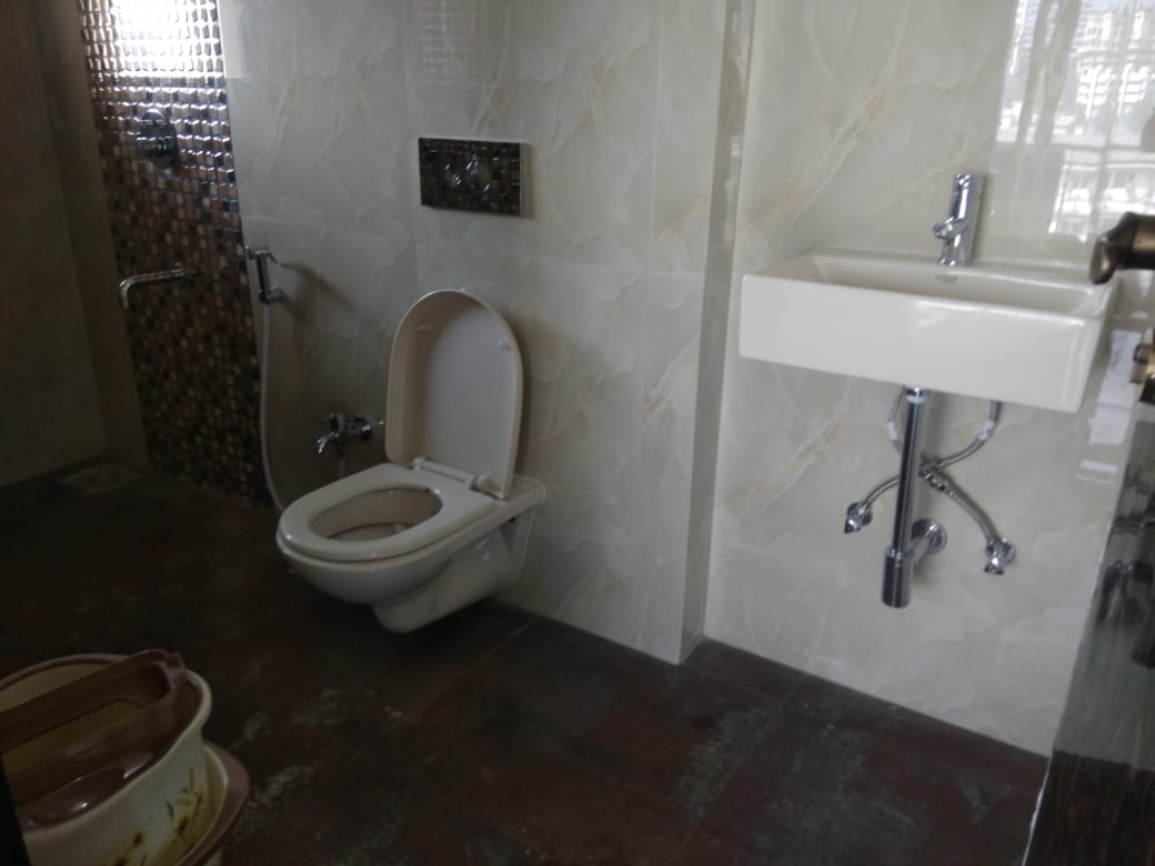 Bathroom 5 - Jal Sagarika, Bandra West