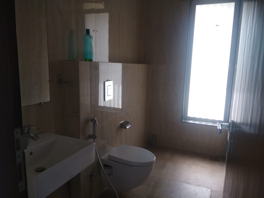 Master Bathroom - Jal Sagarika, Bandra West