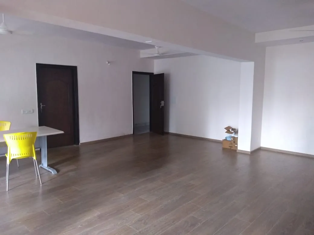 4 BHK Flats on Rent in Capri Apartment, Juhu