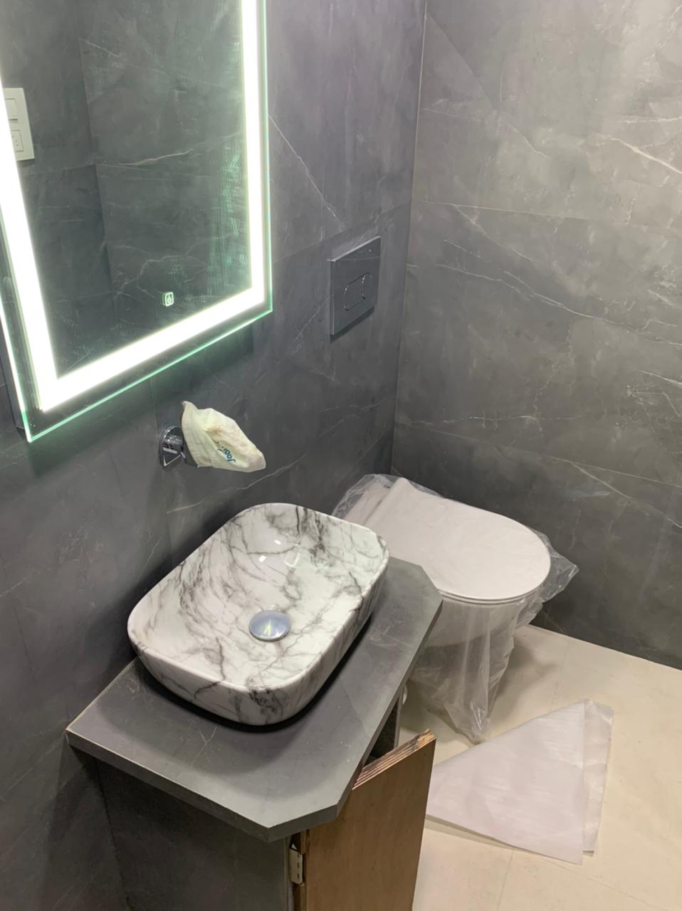 11 - Heera Panna, Peddar Road