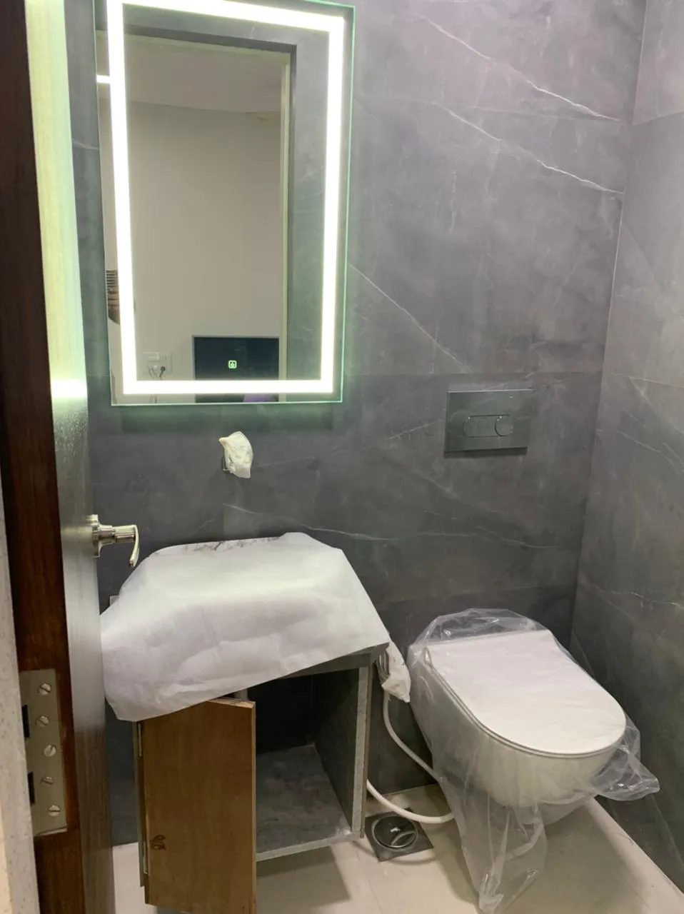 1 BHK Flats on Rent in Heera Panna, Peddar Road