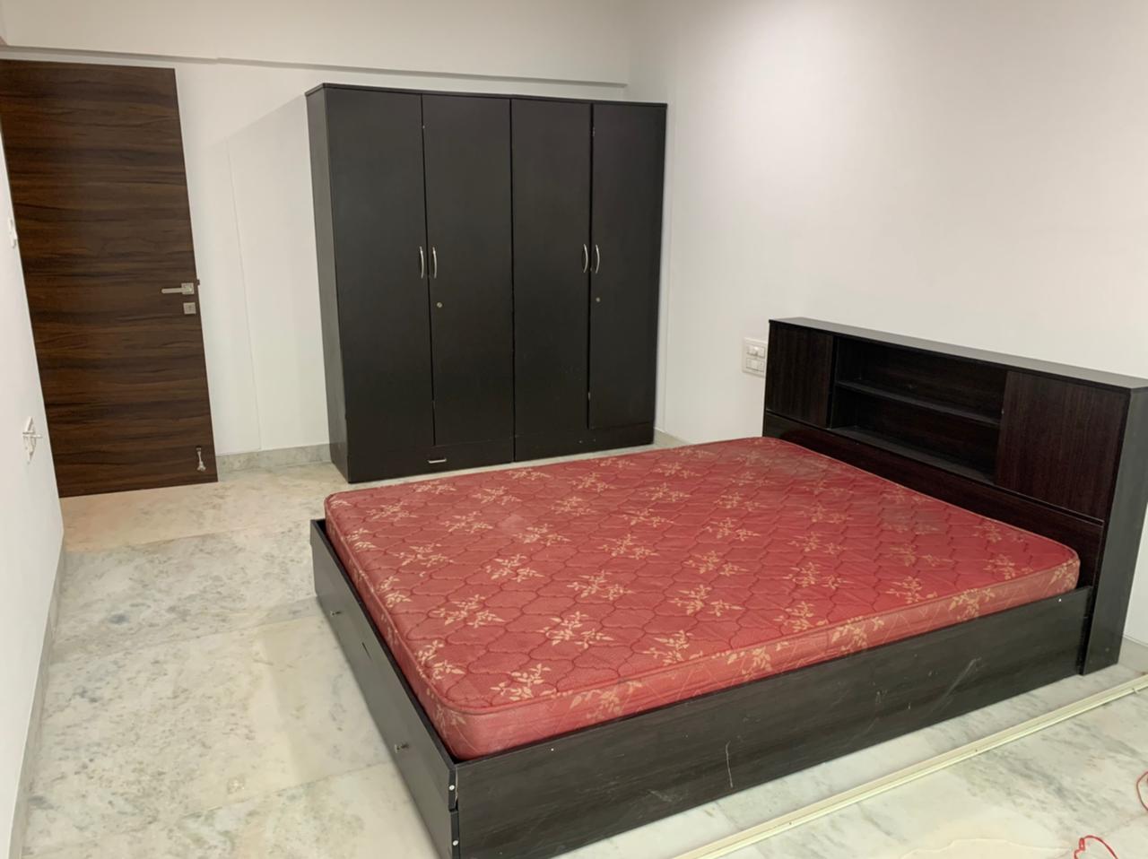 8 - Heera Panna, Peddar Road