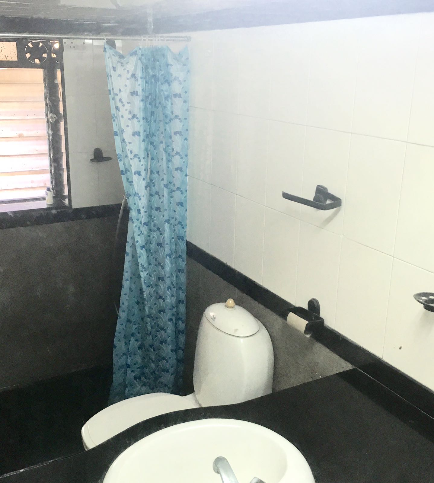 Bathroom 21 - Colombia, Bandra West