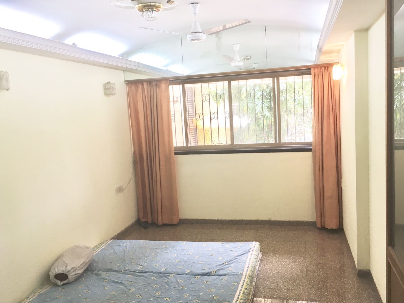 Bedroom 21 - Colombia, Bandra West