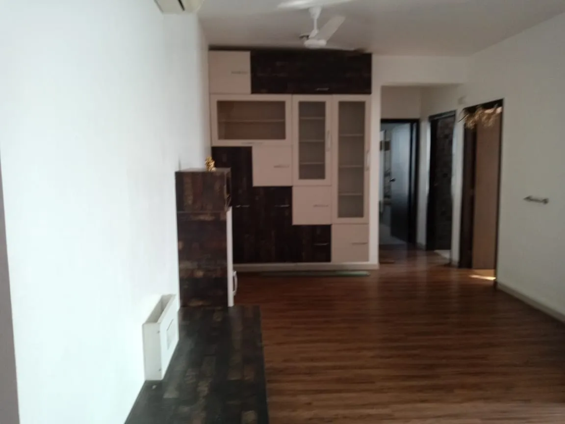 2 BHK Flats for Sale in Oberoi Woods, Goregaon East