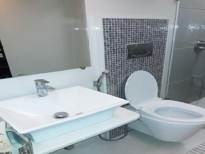 Bathroom 2 - Rose Minar, Khar West