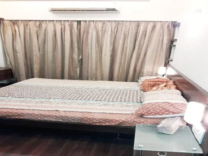 1½ BHK Flats on Rent in Rose Minar, Khar West