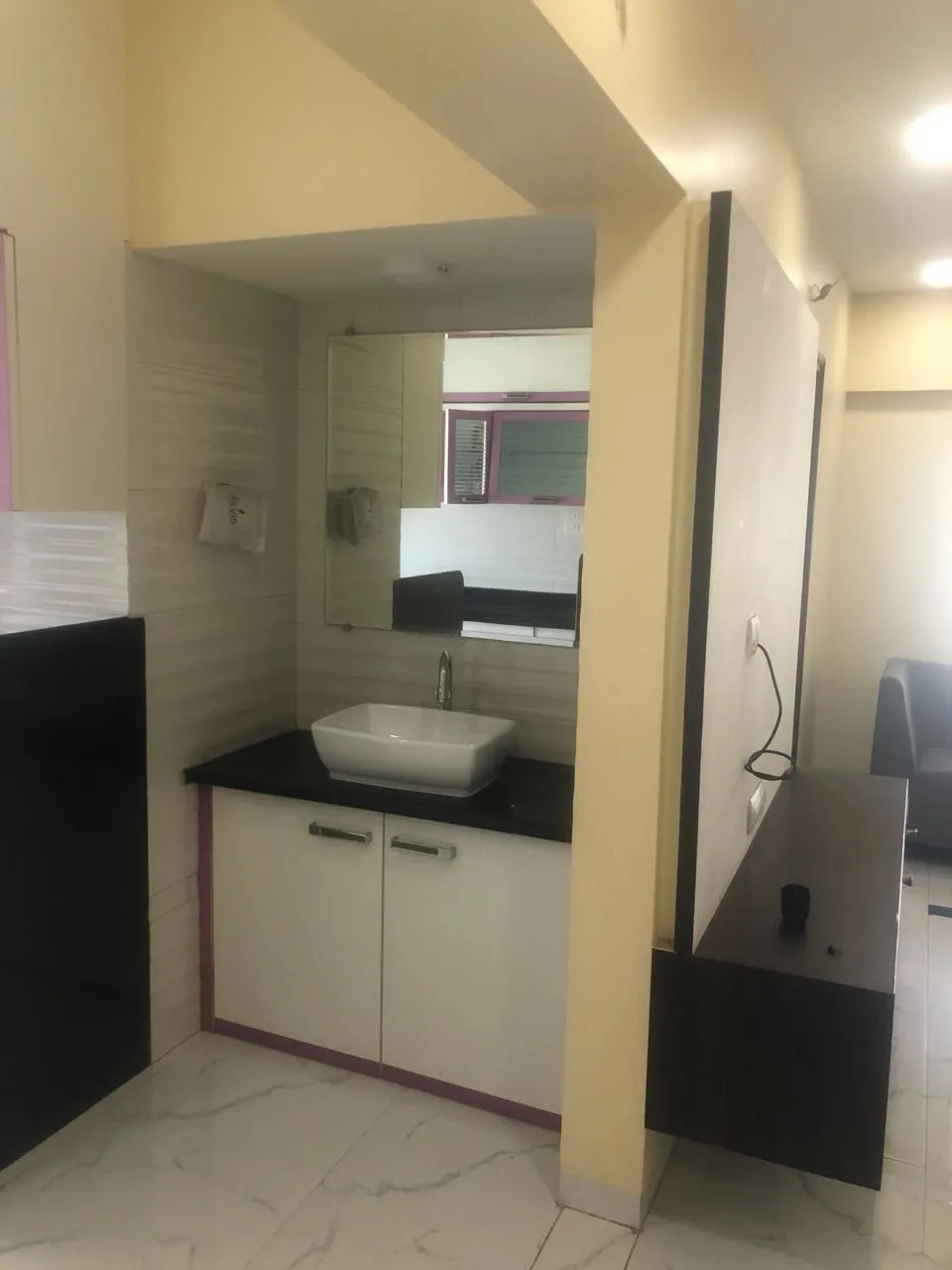 3 BHK Flats on Rent in Nayan Society, Vile Parle West