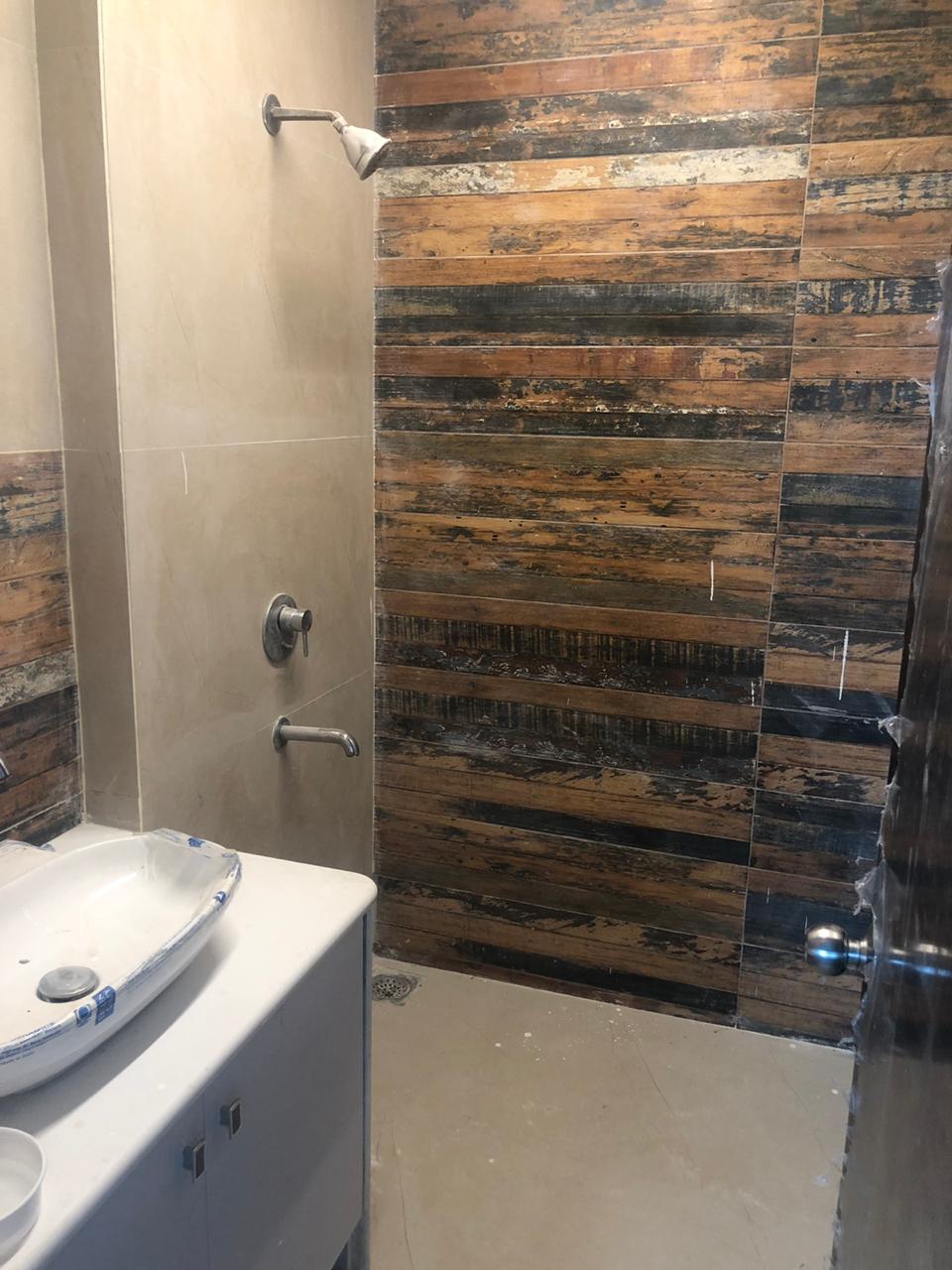 Master Bathroom - Oberoi Springs, Andheri West