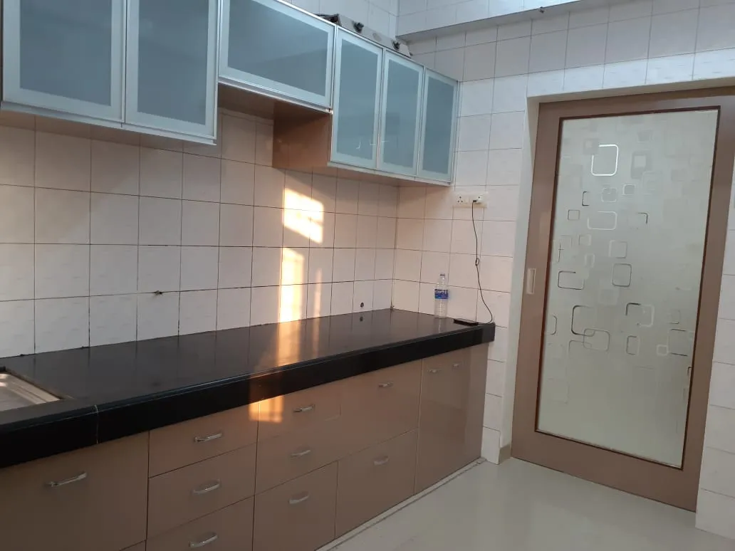 4 BHK Flats for Sale in Meera Tower, Andheri West