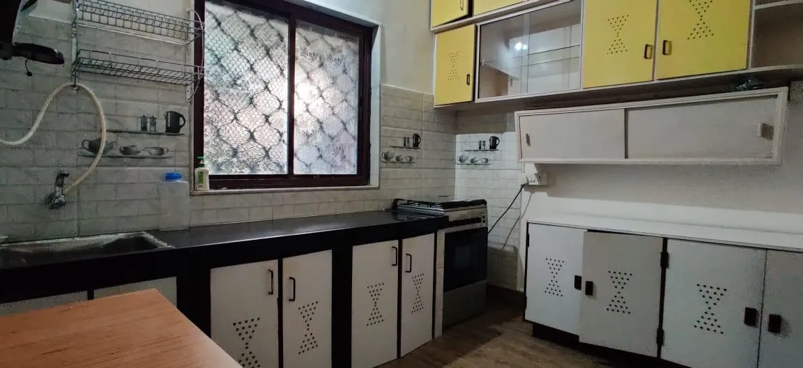 2 BHK Flats on Rent in Neptune Apartment, Juhu