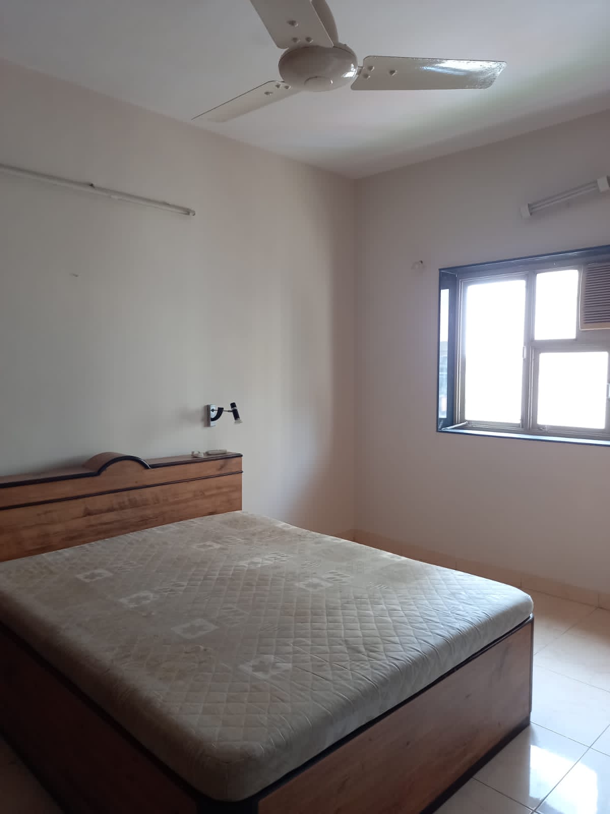 8 - Cozy Home, Bandra West