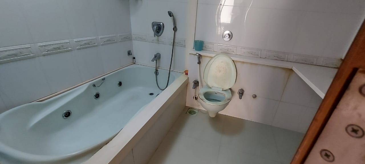 Master Bathroom - Krishna Baug, Khar West