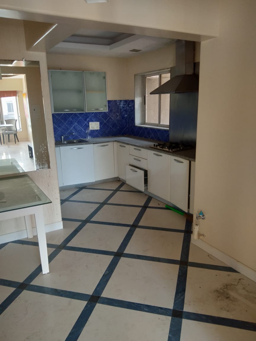 4 BHK Semi Furnished in Breezy Heights , Bandra West