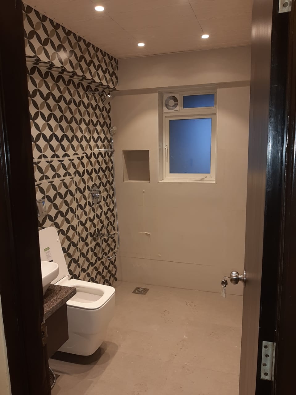 Master Bathroom - Everest Apartments, Bandra West