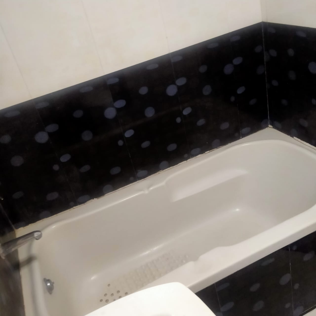 Master Bathroom - Satnam Apartment, Cuffe Parade