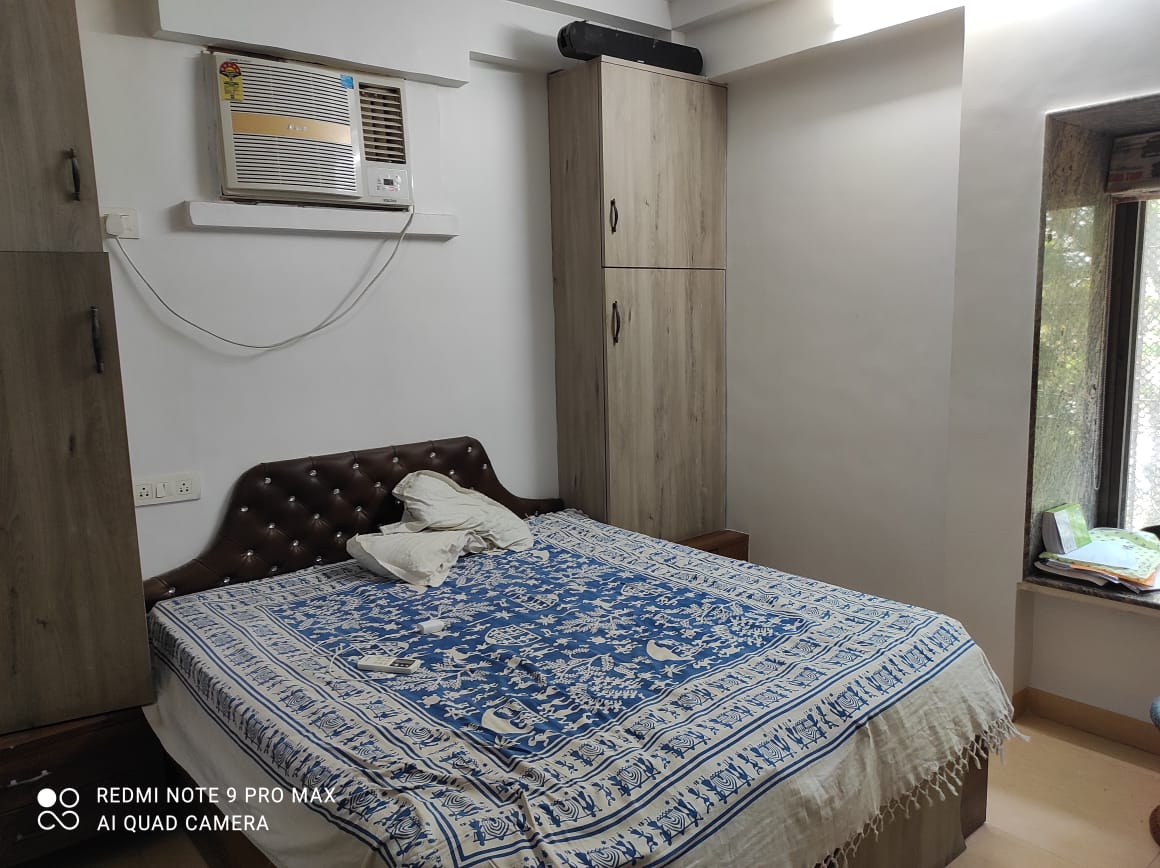 Master Bathroom - Sagar Kiran, Bandra West