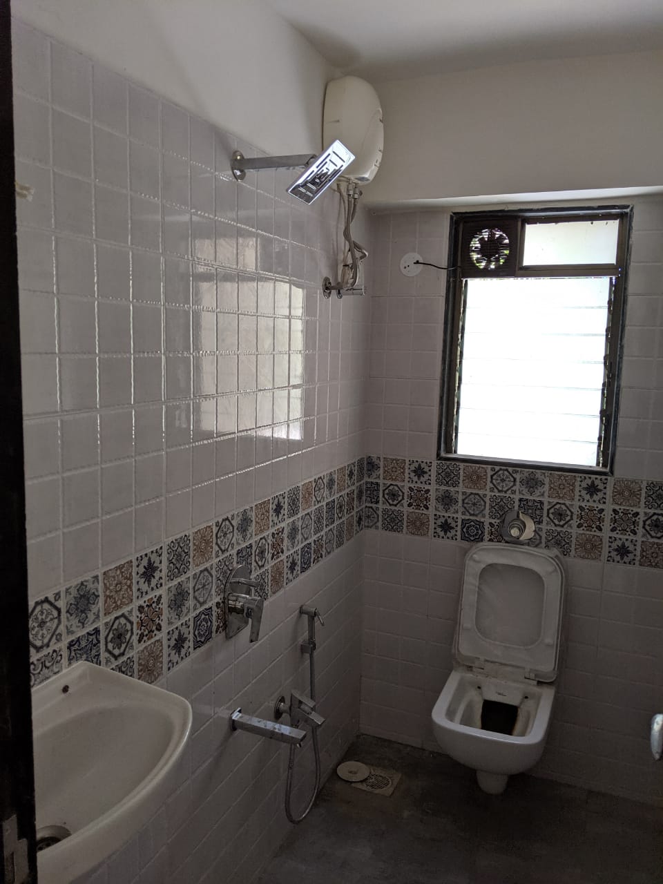 Bathroom 2 - Gokul Mohan, Santacruz West