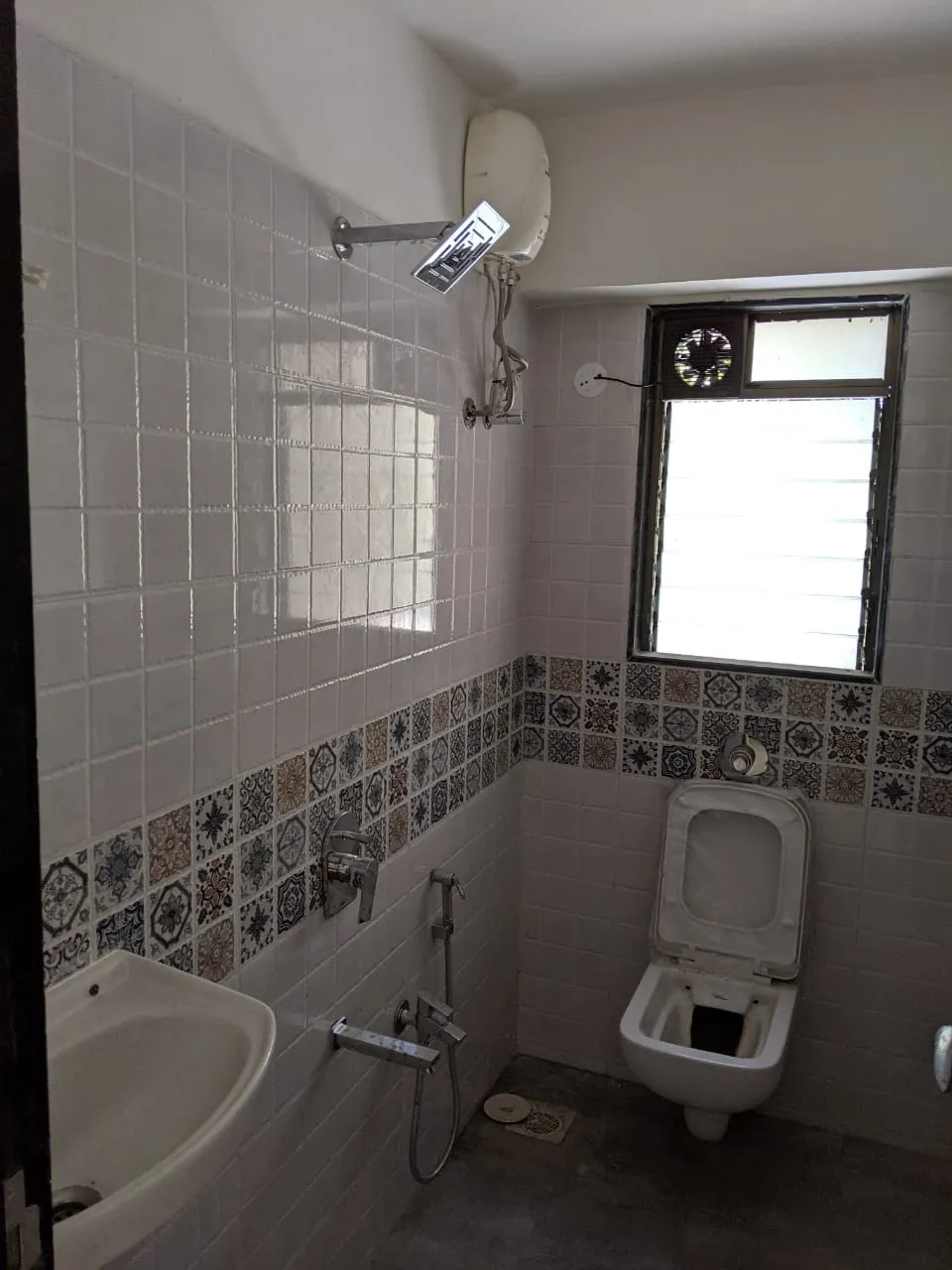 2 BHK Flats on Rent in Gokul Mohan, Santacruz West