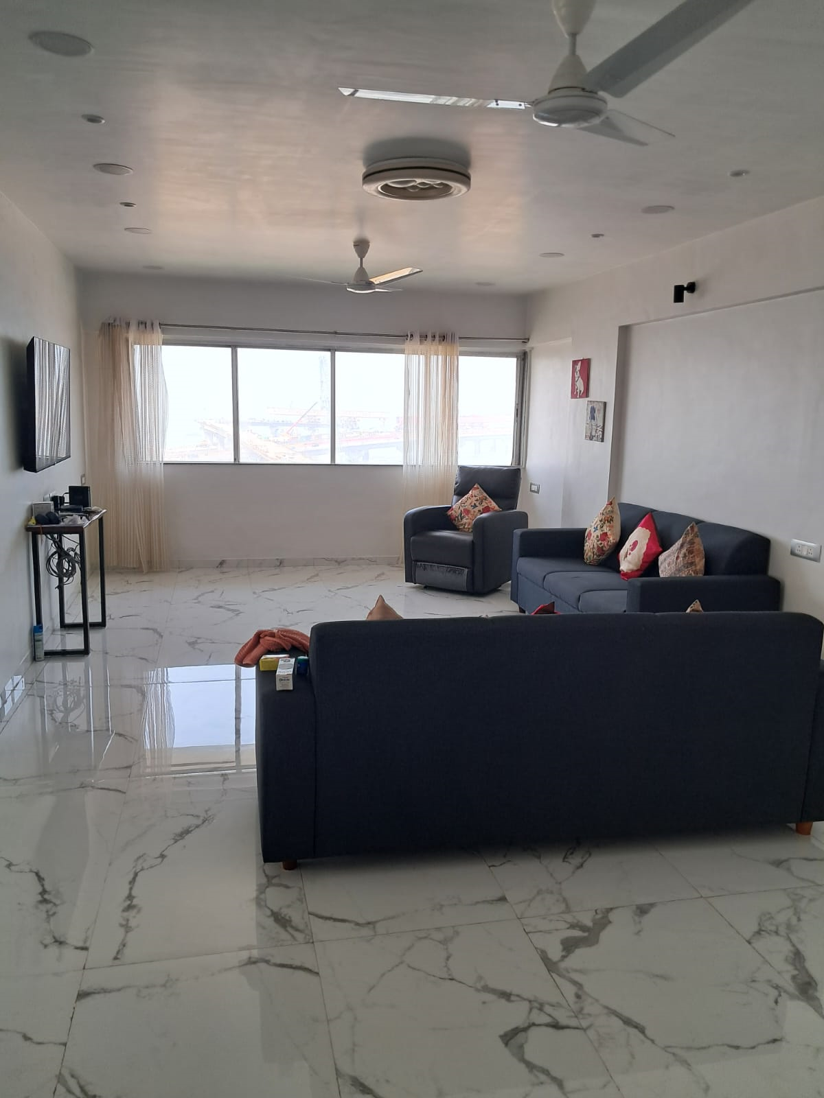 3 BHK Semi Furnished in Sagar Tarang , Worli