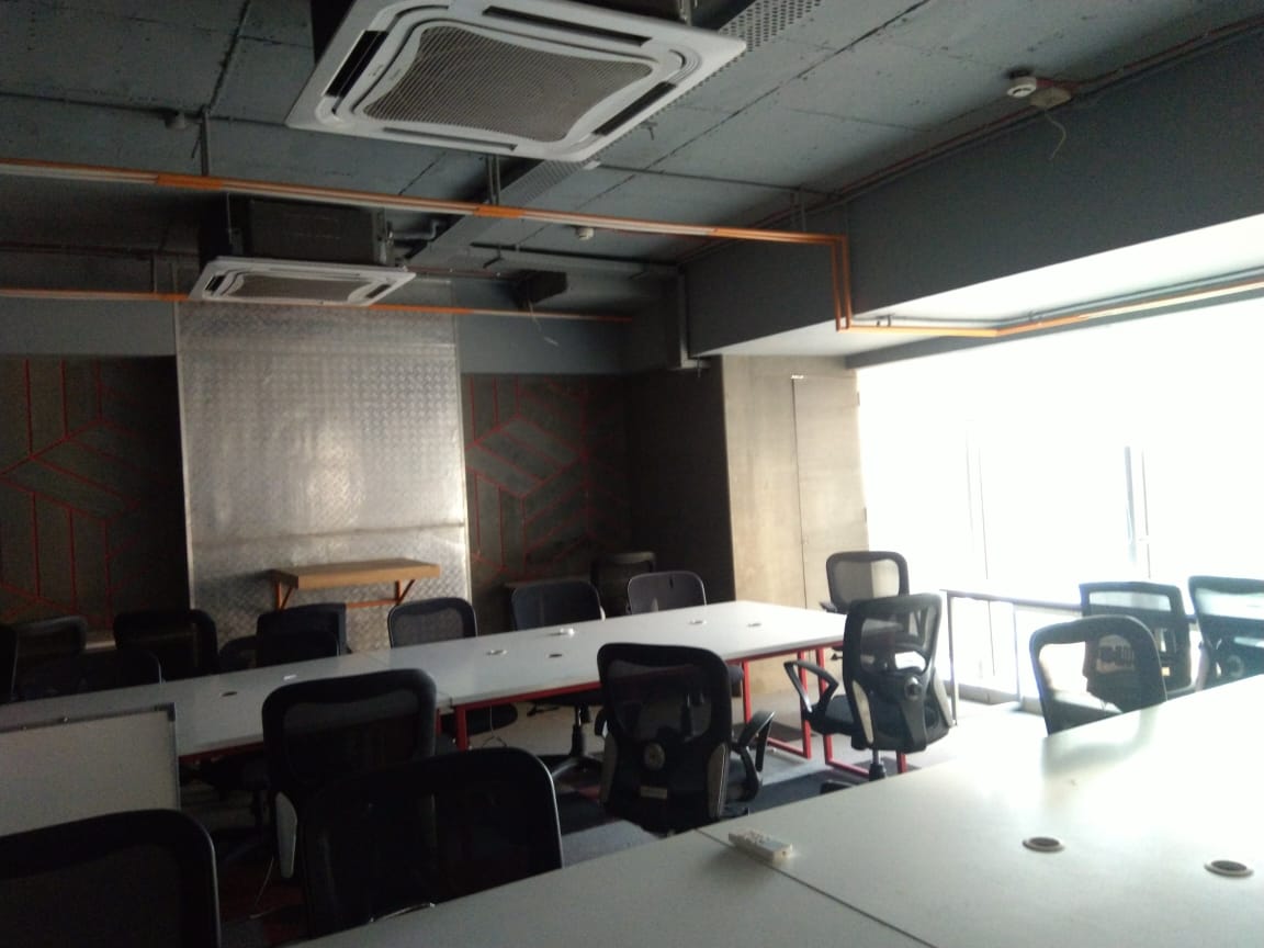 Office Space Semi Furnished in Dev Plaza , Vile Parle West
