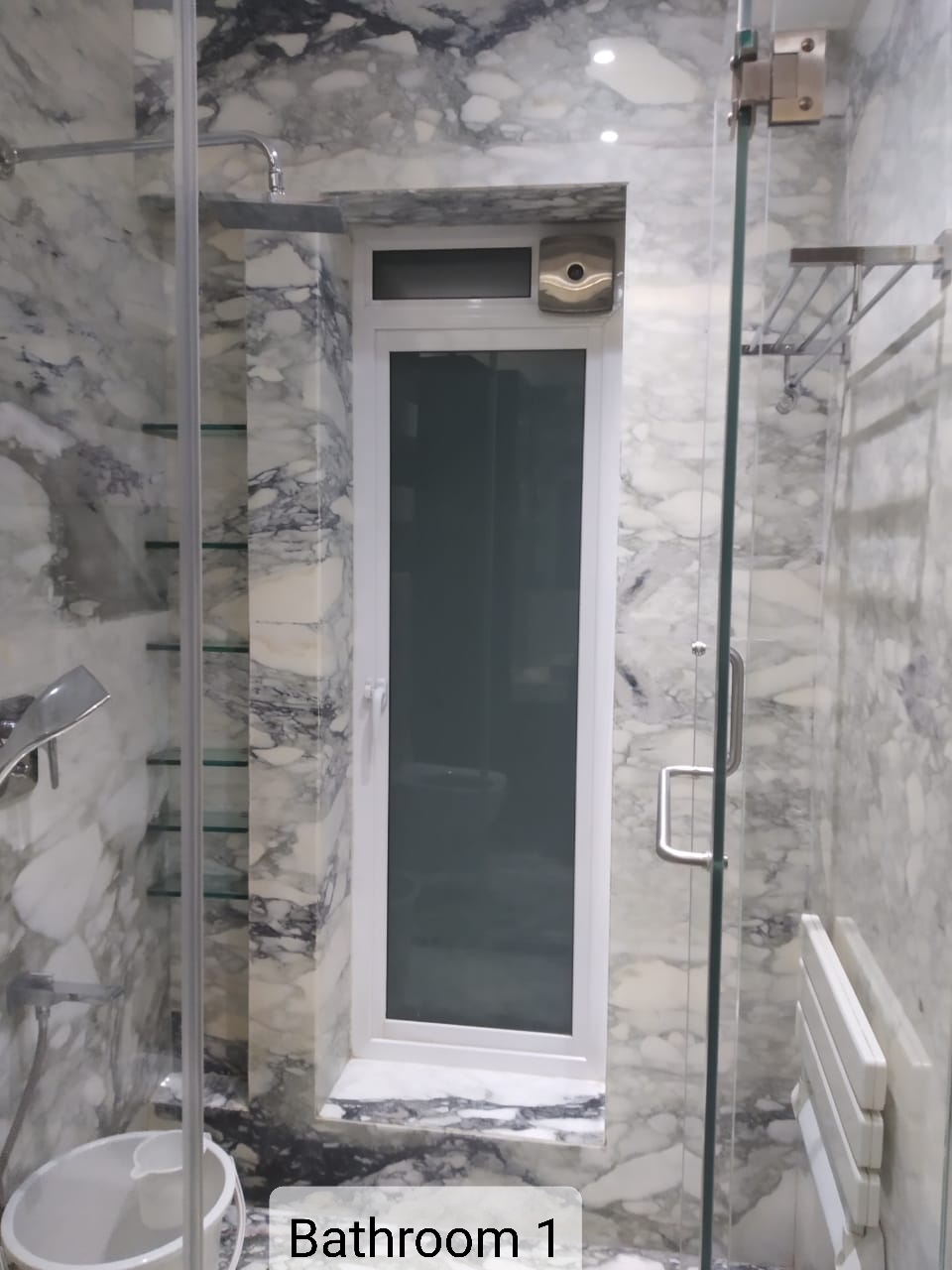 Bathroom 35 - Valencia, Juhu