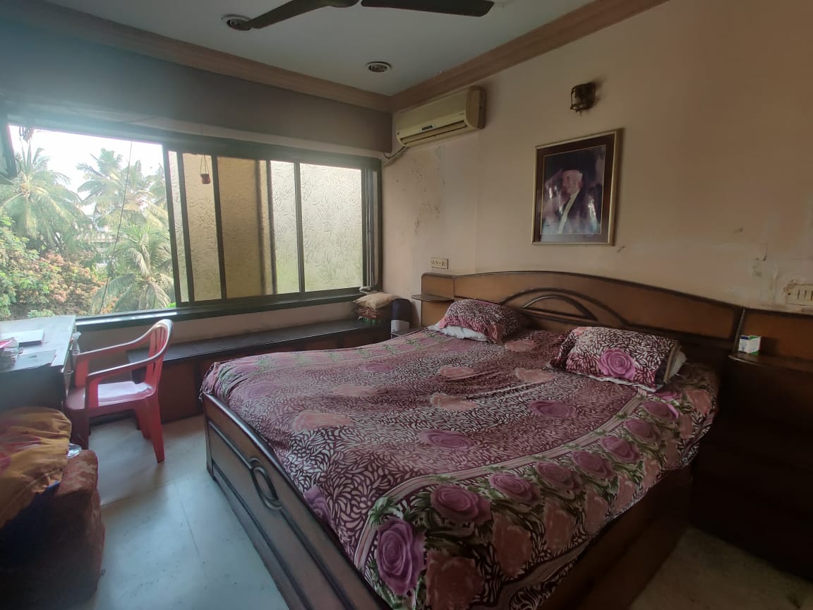 02 - Peter Apartment, Bandra West