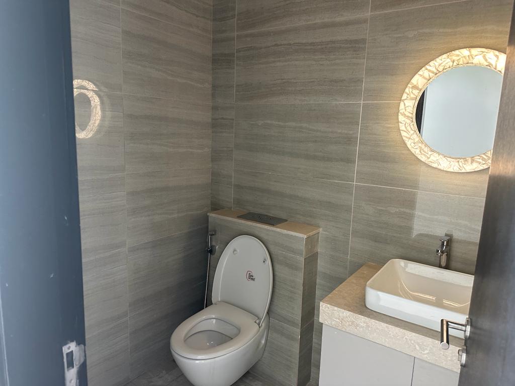 4 BHK Semi-Furnished in Oberoi Esquire , Goregaon East