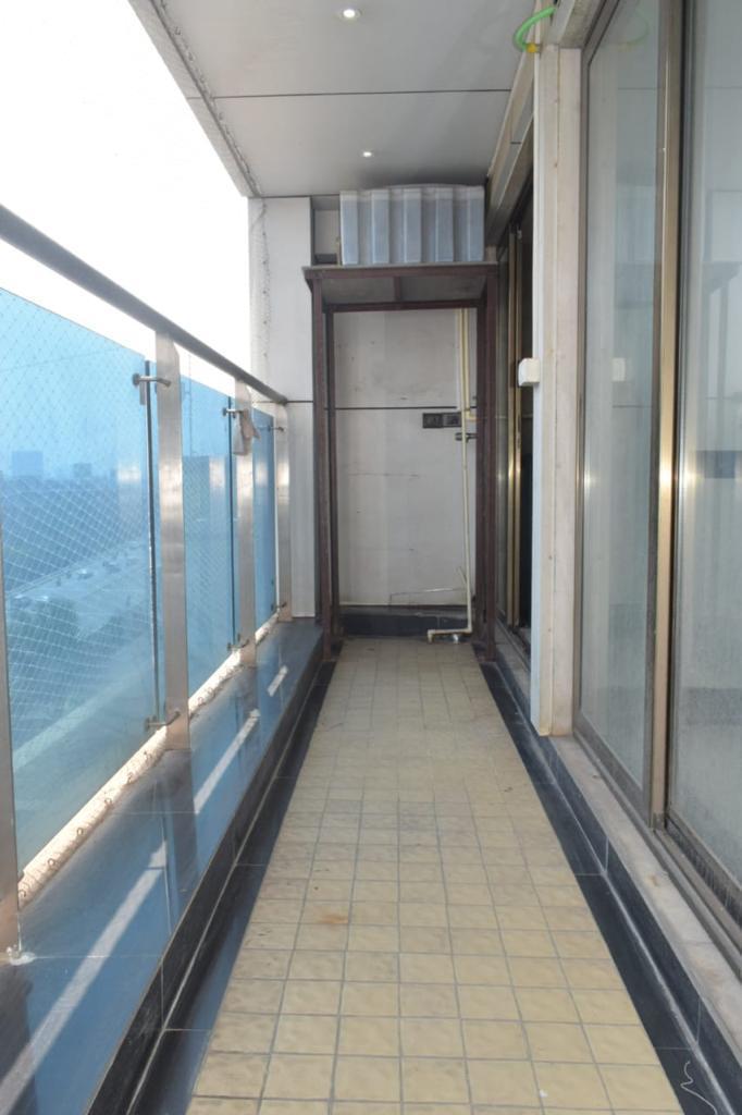 01 - Rna Azzure, Bandra East