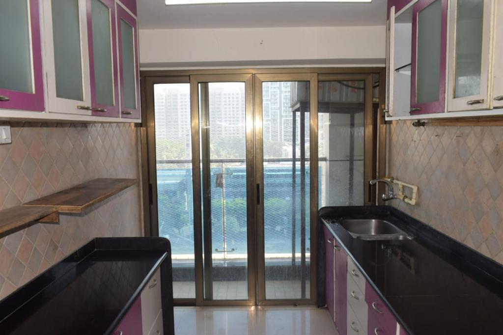 06 - Rna Azzure, Bandra East