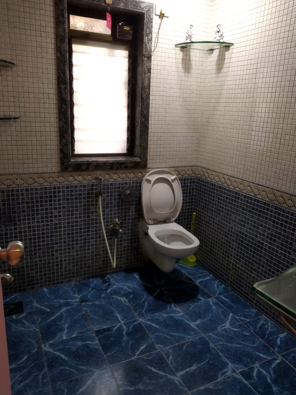 3 BHK Semi-Furnished in Moraba Mansion , Khar West