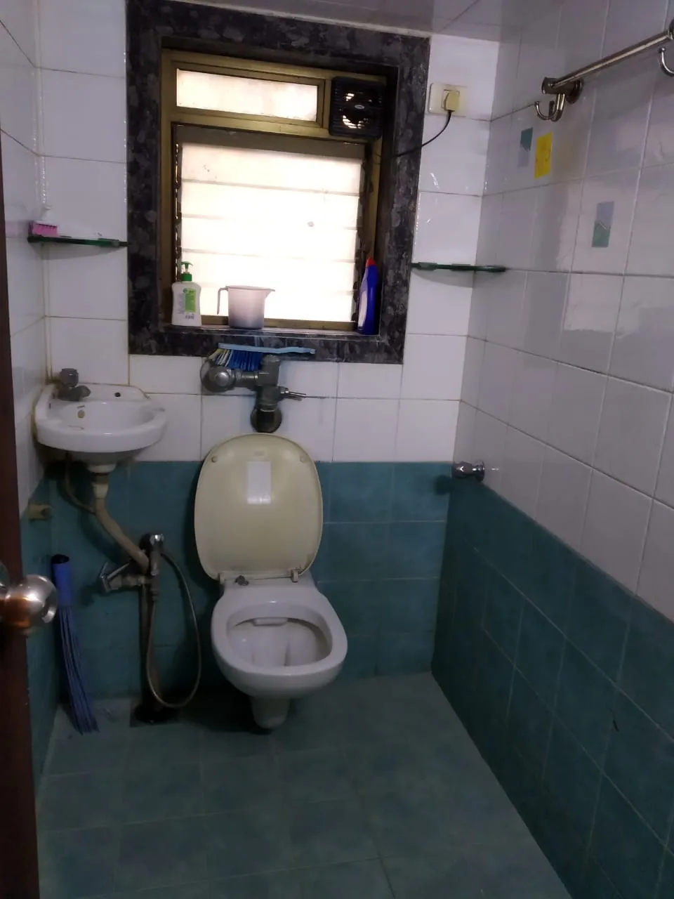 2 BHK Flats on Rent in Moraba Mansion, Khar West