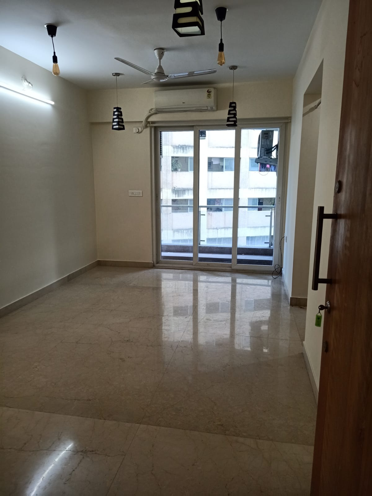 2 BHK Flats for Sale in Hubtown Sunstone, Bandra East